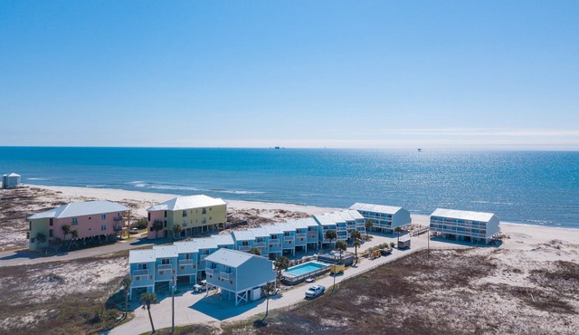 2 Bd,2 Ba w/Pool Access & Amazing Gulf Views- Cat 5, S2