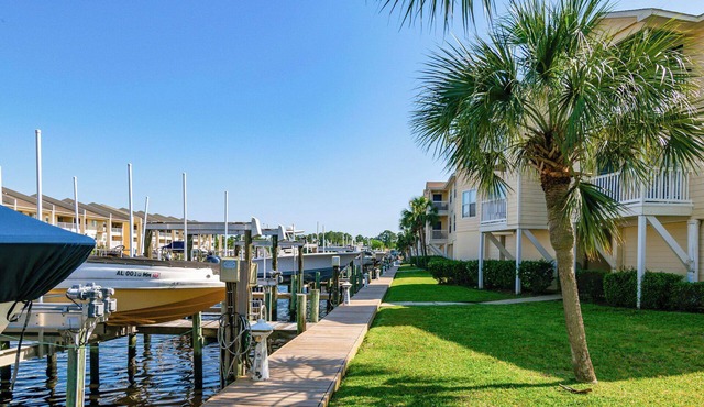 2 bed/2 bath condo in a gated Ocean Springs community! Sleeps 6!