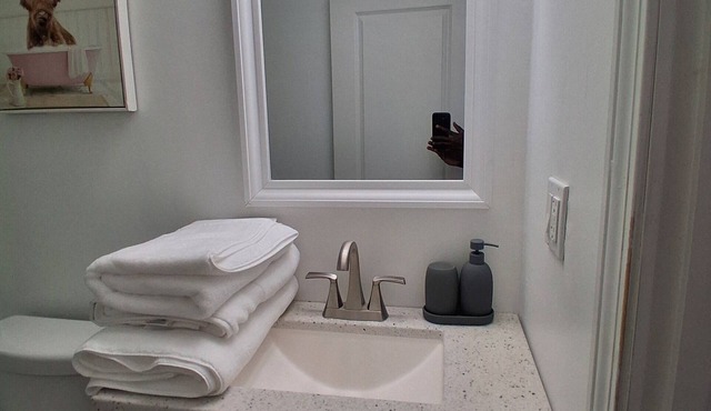 2-bedroom house in peaceful Attleboro with air conditioning. World cup essential
