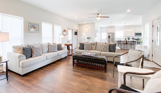 2 mi to Old Town ★ Blocks to ⛱️ ★Spacious & Cozy
