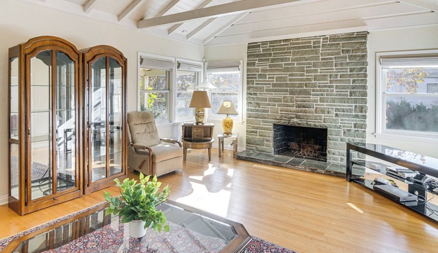 2 Mi to Rodeo Drive: Ranch-Style Home w/Yard!