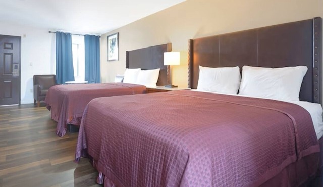 2 Modern Rooms | San Augustine Getaway: 2 Full Beds Non-Smoking Room.