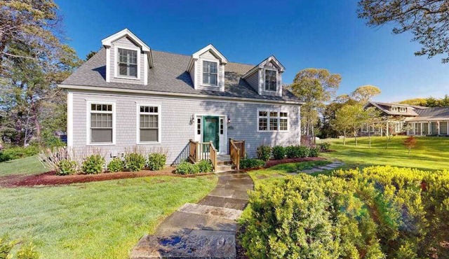 2-story home near Crystal Lake with partial views, deck, grill, outdoor shower
