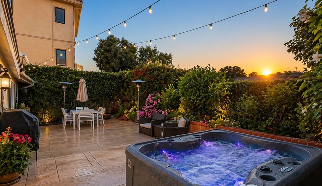 25% Off Aug 5&6! Walk To Beach, Private Hot Tub*