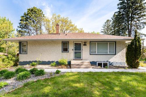 2BR Basement - Near St Paul - WFH Desk & Patio