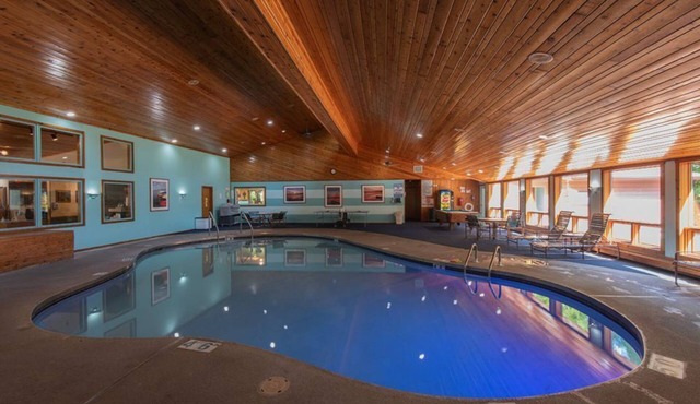 2BR Lakefront Condo: Sauna, Indoor Pool, & Balcony