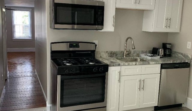 2BR-Sleeps6-Downtown Newport