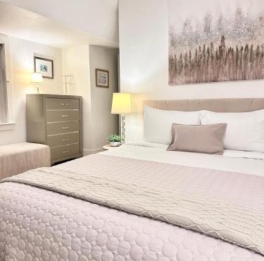 2BR Unit near Brown & RISD with Free Parking, Full Kitchen