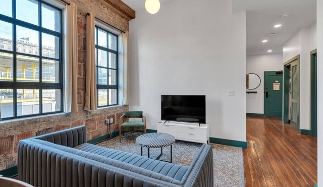 3 Bedroom Apartment, French Quarter, Rooftop Pool, Walk to Bourbon St