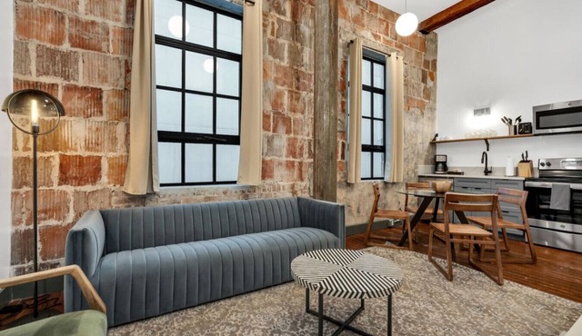 3 Bedroom Apartment, French Quarter, Walk Everywhere, Pool, Streetcar