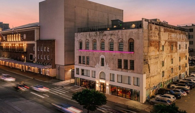 3 Bedroom Apartment, French Quarter, Saenger Next Door, Rooftop Pool