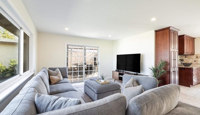 3-bedroom house in tranquil Simi Valley with AC for relaxing stays