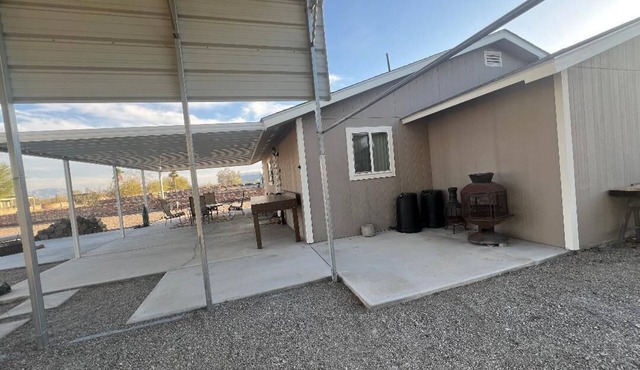 3-bedroom house in welcoming Quartzsite with cool AC breeze