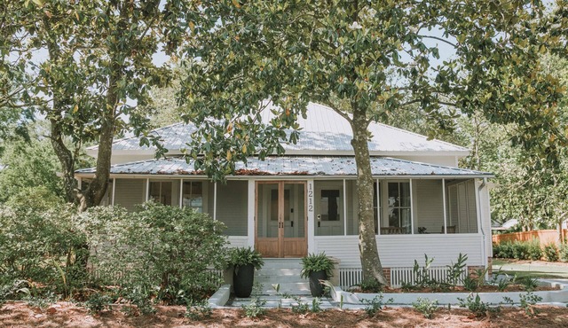 3be/2b in the PERFECT location. One block to Downtown OS! The Bradford House