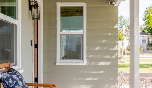 3bedroom house close to several hospitals w/HOT TUB in pleasant La Cresta area.
