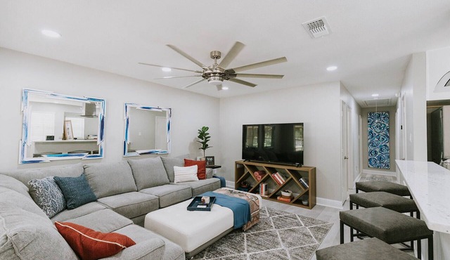 3BR/2BA close to beach & Downtown! Golf Cart available to rent - Twin Oaks