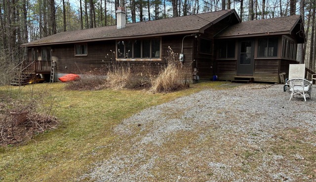 4-bedroom cottage in Stockbridge MA in Berkshires, minutes to private beach