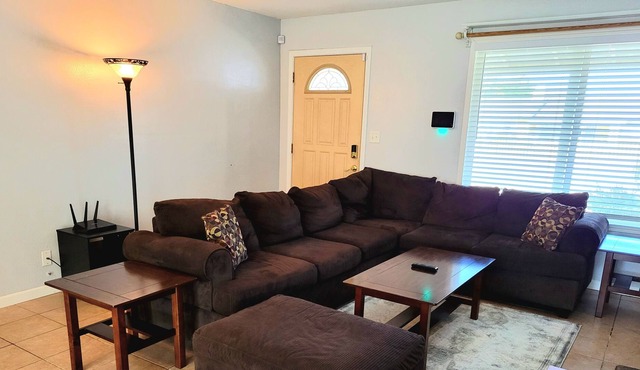 4 bedroom house near town and freeway