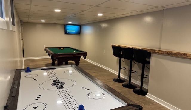 4- Bedroom Retreat with Sauna, Game Room, Patio & Walk to Bars & Restaurants