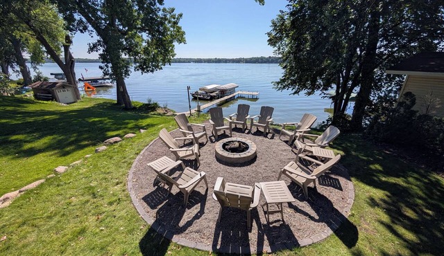 4 BR Briggs Lake Retreat w/Large Dock & NEW Fire Pit. Only 1 HR from Twin Cities