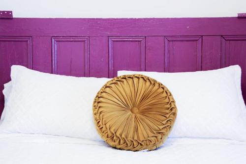 4 Guest Suite with Waterfront Views at Fancie's PEC - Suite 2
