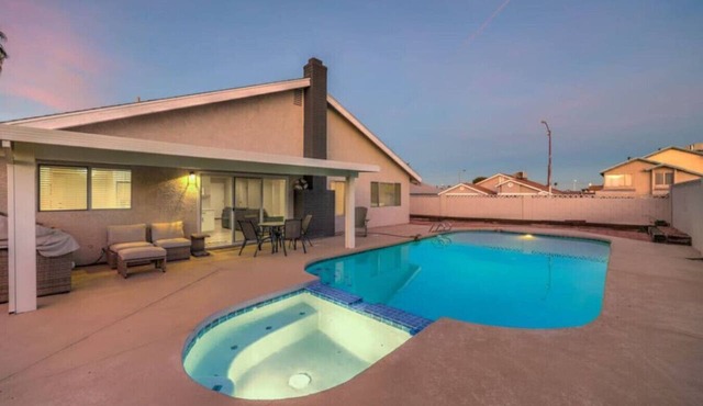 4BR, Heated Pool, Hot Tub, 10 Mins from STRIP