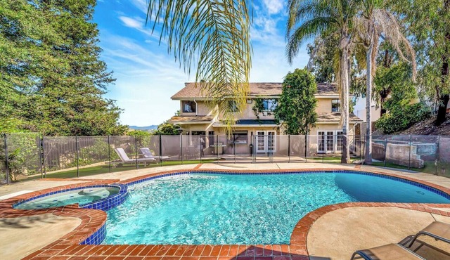 4BR House W/Pool, Spa & Bonus room/office!
