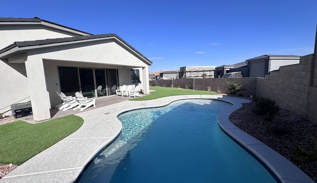4BR Oasis Heated Pool and Spa Near Golf & Casinos