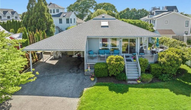5 BR Salty Beach Breeze Bonnet Bungalow