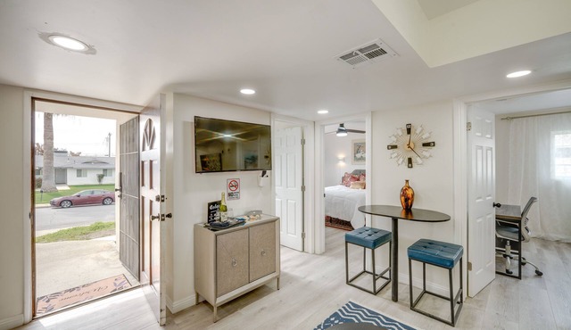 ~ 5 Mi to Downtown: Chic Bakersfield Apartment!