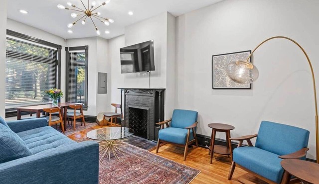 5BR DC Townhome · Sleeps 16 · Private Patio