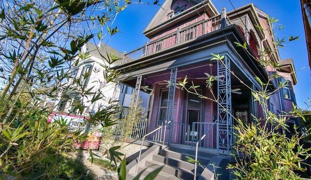 5BR Historic Claiborne Home w/Pool & Courtyard — 6 Blocks to French Quarter