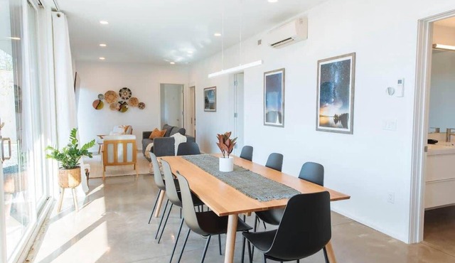 6BR Retreat · Walk to Downtown · Firepits + Patios