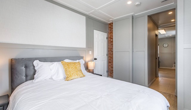 8036-WALK to Mayo-Cozy&Chic 1 BR APT with free parking.