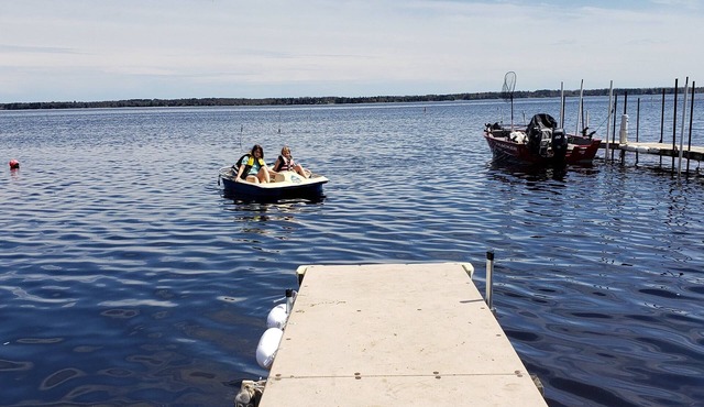 #9 2bed 1bath LAKE MI Fishing Cabin WiFi AC Deck Firepit Kayak Paddle Boat Dock