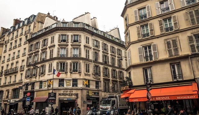 A MODERN HAUSSMANN SANCTUARY — LIGHT-FILLED, ELEGANT & UNMISTAKABLY PARISIAN