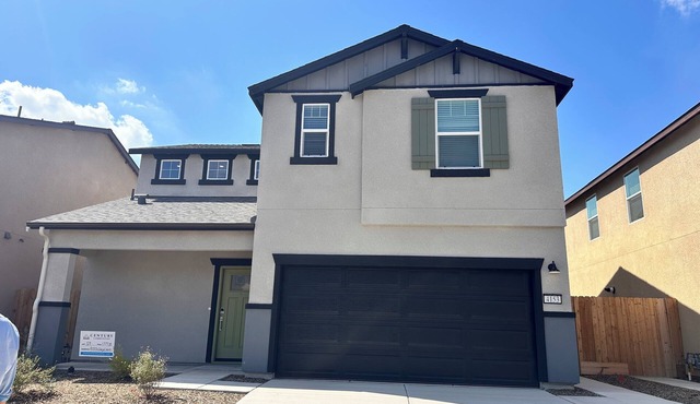 A Modern Retreat + Large Backyard + Near UC Merced + Gateway to Yosemite
