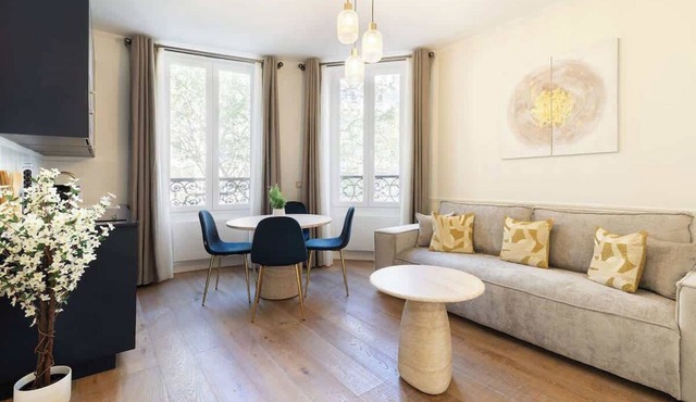 A Romantic 1-BR with Services in Batignolles
