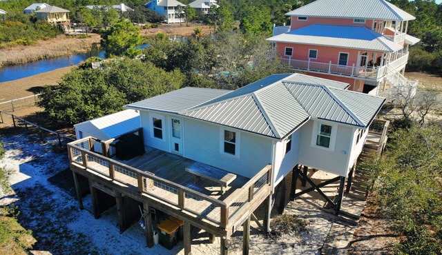 Adorable cottage w/Beach Access