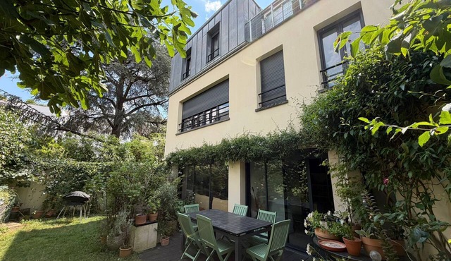 air-conditioned house-garden-Paris within walking distance-10 people