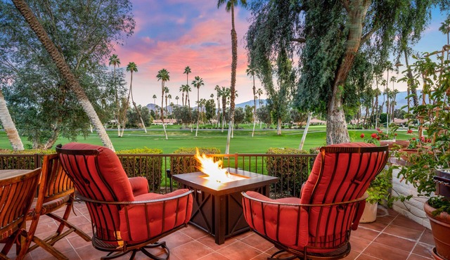 AMAZING CONDO ON GOLF COURSE w/golf privileges on private course w/golf cart!