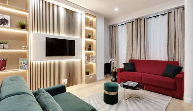 An Amazing 3BR/3BA in Montmartre/Sacré Coeur