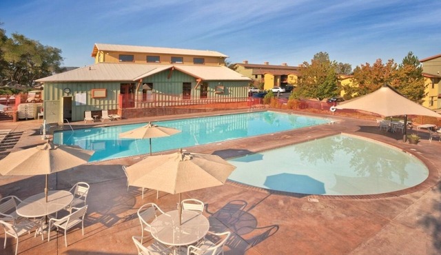 Angels Camp | Group Mountain Getaway | Pool + Golf | 3BR Sleeps 8