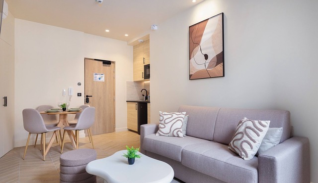 Apartment-Deluxe-Wet room-City view