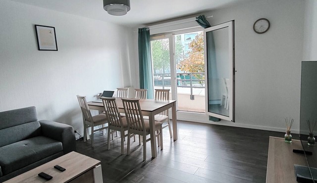 Apartment just a stone's throw from the RER A line—Paris, Disney, and Centrex