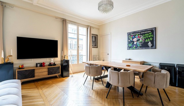 Arc de Triomphe Luxury Apartment