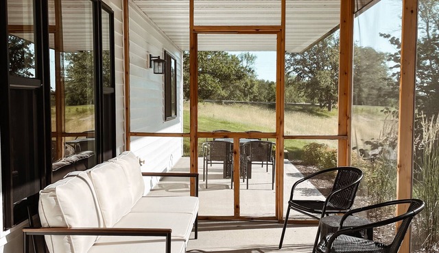 Arrow Haus: Luxe cabin near lakes, winery, resorts & downtown Alex