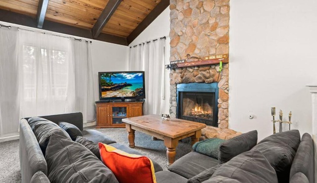 ~BarryBear House~ Mountain lake retreat