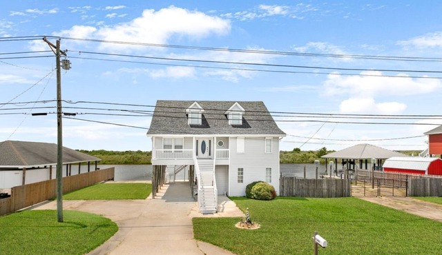 Bayou Manor: 3BR House