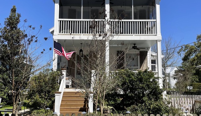 Beach Bungalow - Private Pool + Steps to the Beach + Walkable to Town